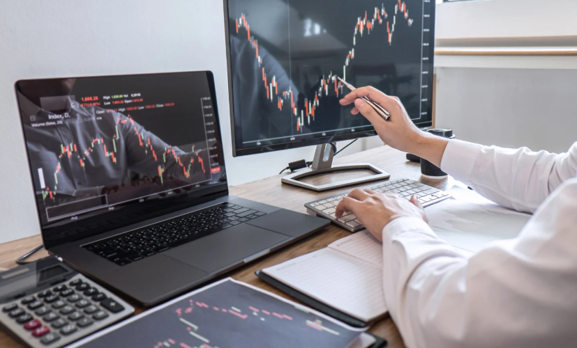 disciplined-trader-analyzing-profitable-trade-setup-on-chart