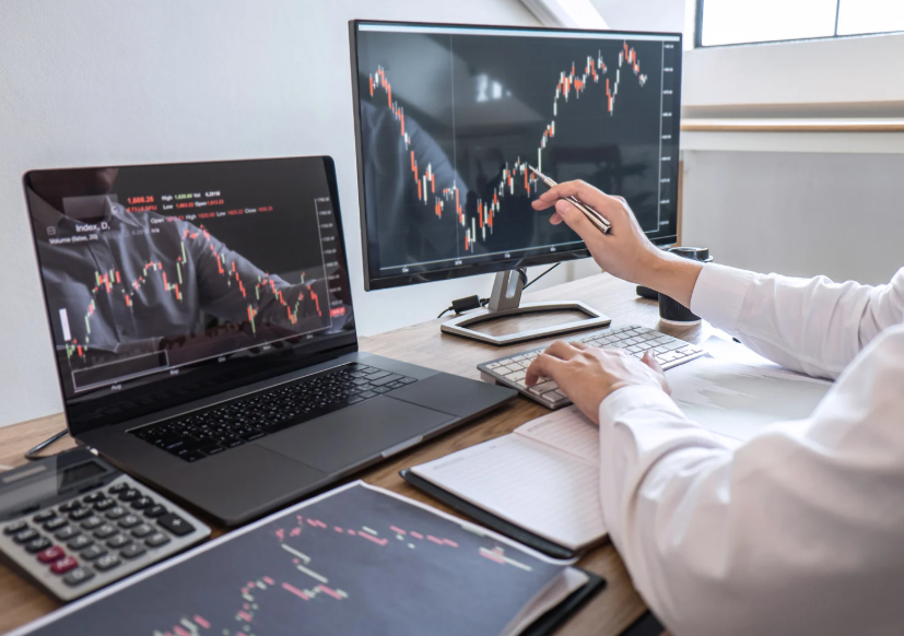 disciplined-trader-analyzing-profitable-trade-setup-on-chart