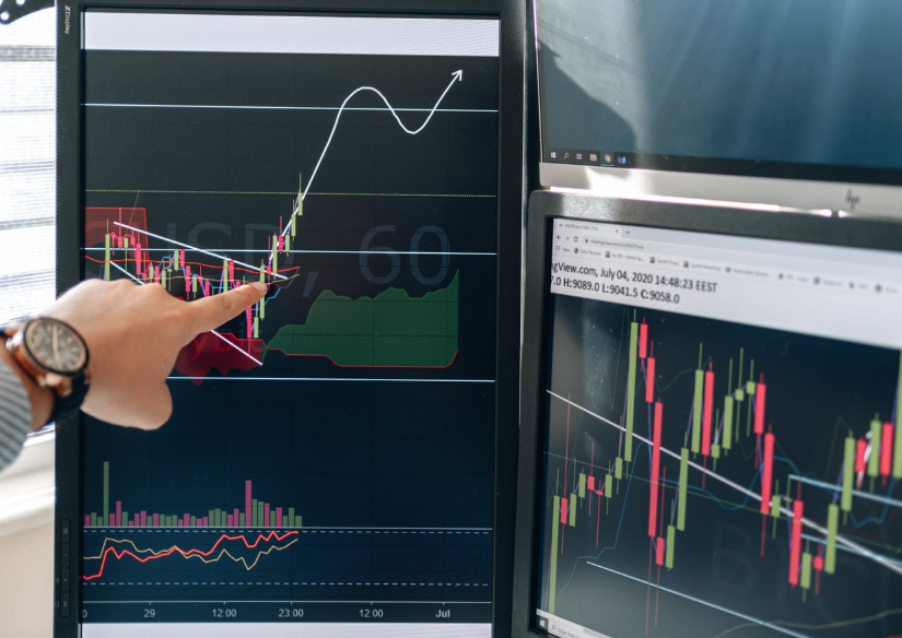 trader-reviewing-entry-and-exit-points-on-price-chart